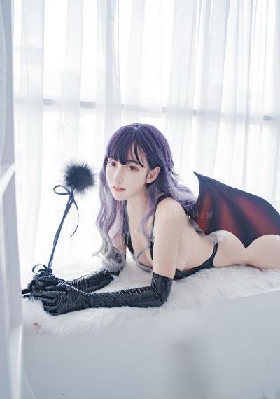 丰满秘书被按着喷水猛烈撞击_十万网红美女美酱