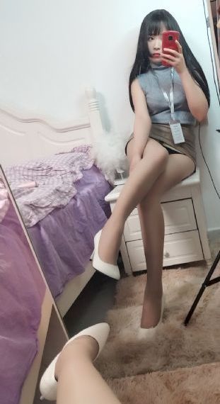 边吃奶边摸下很爽护士_1080P免费观看超清