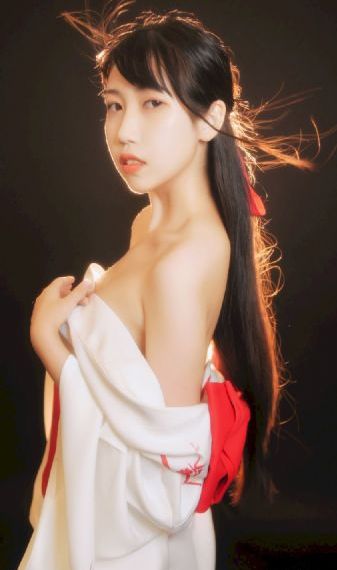 《年轻的女教师》3在线观看_中英字幕1080