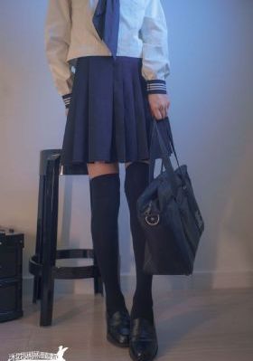 国产美女穿白丝裸体直播_BT种子搜索